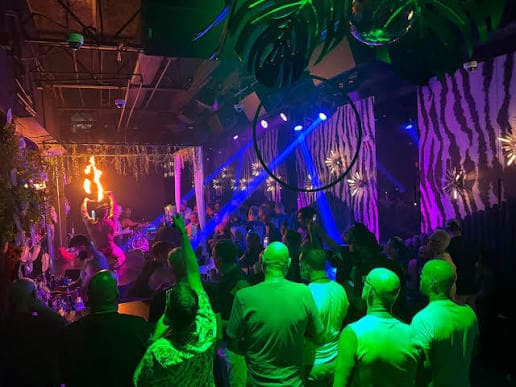Next Bar & Lounge