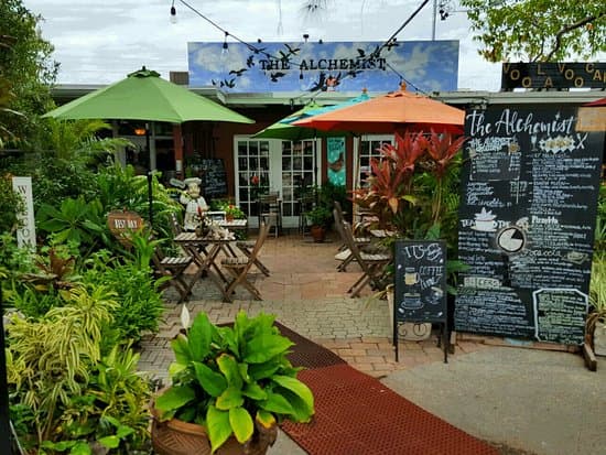 Outdoor cafe in Wilton Manors